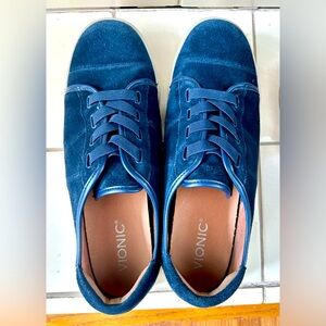 Vionic “Jean” slip on suede sneakers size 9.5
